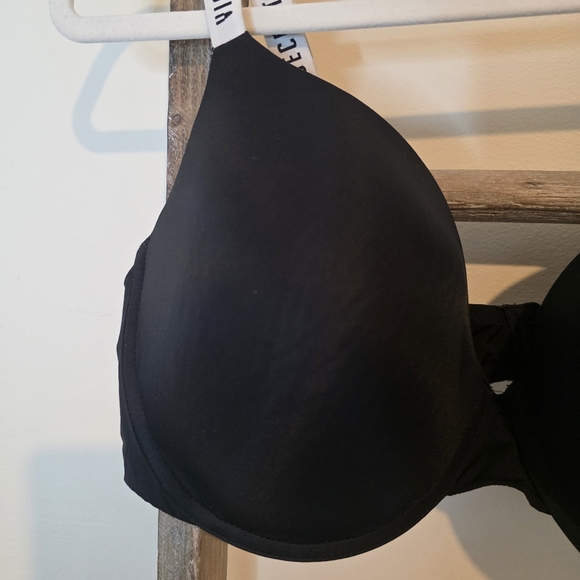 ⭐️40% Off⭐️ Victoria's Secret T-shirt Lightly Lined Demi - Picture 2 of 13